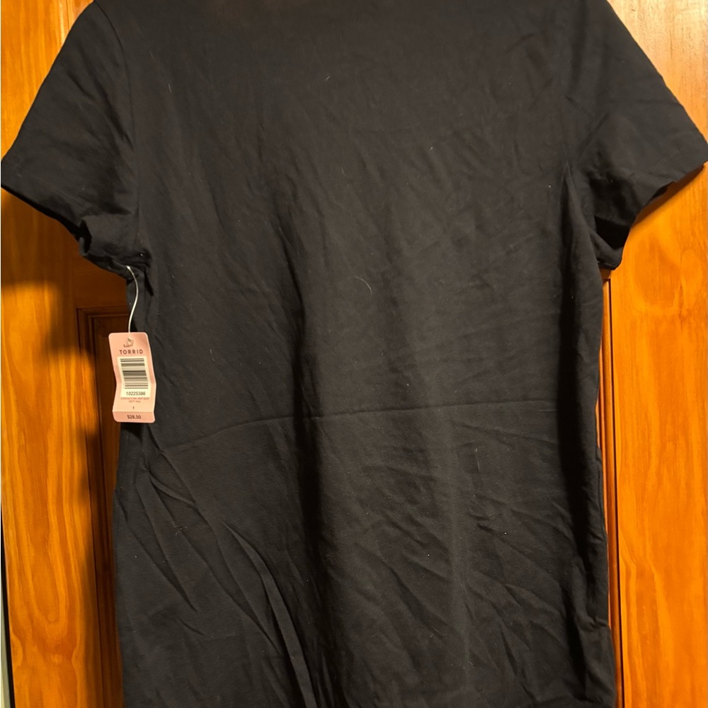 Torrid SS black w/ floral tee, Size 1, NWT - Picture 3 of 3